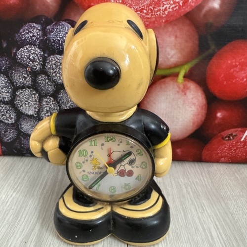 Vintage snoopy football clock - vintage,